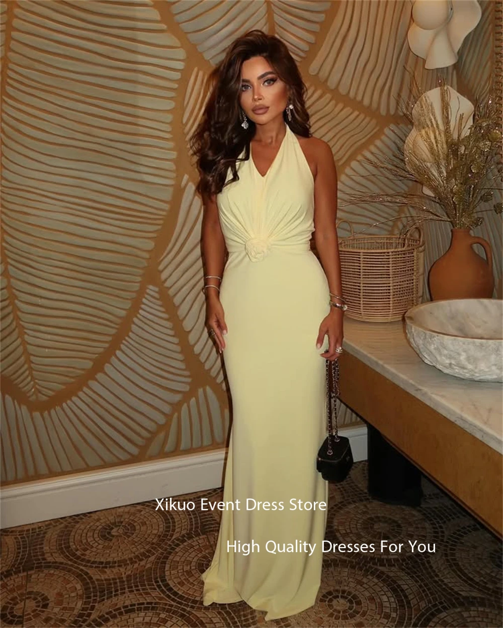 Xikuo 우아한 노란색 새틴 이브닝 가운 바닥 길이 홀터넥 Vestidos De Fiest Pleated Mermaid Prom Party Dresses Customized