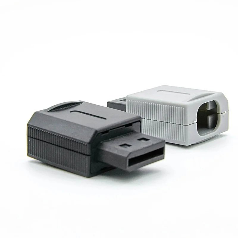 Collegare lo slot del connettore dell'interfaccia della presa della porta per la spina del cavo maschio wii 16P colore grigio nero