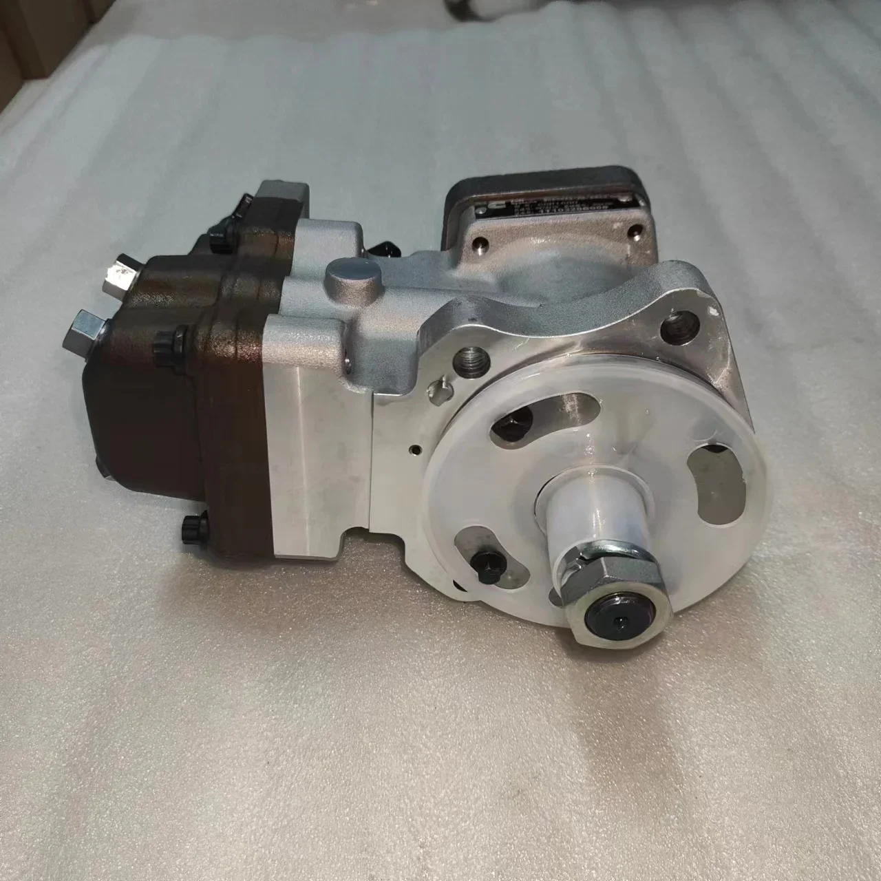 High Quality 4 Cylinder Fuel  Pump New Condition Diesel Fuel  Pumps for Yutong Bus Engine Parts