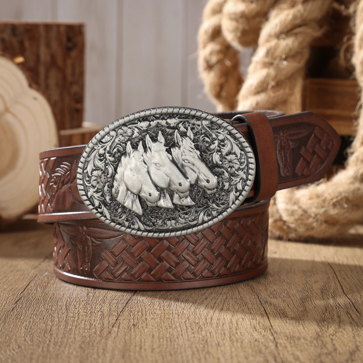 A PU Belt Suitable for Both Men and Women, Combining the Style of Western Denim and Retro, Is Perfect for Daily Casual Outings