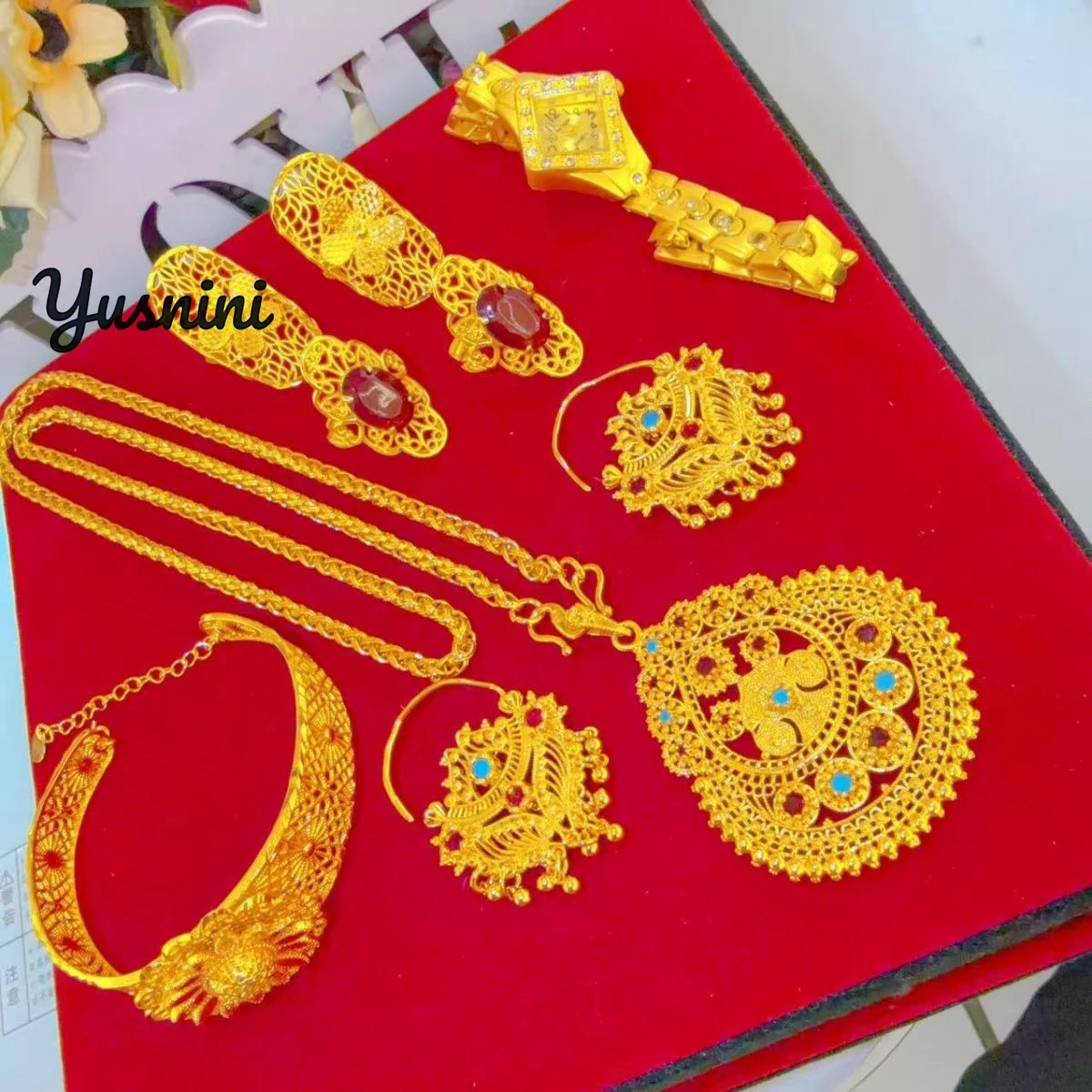 

Модный Дубайский ювелирный набор с позолотой 24K: колье, серьги, кольца, браслеты. Идеальный подарок для свадьбы или вечеринки. Модель DD11016.