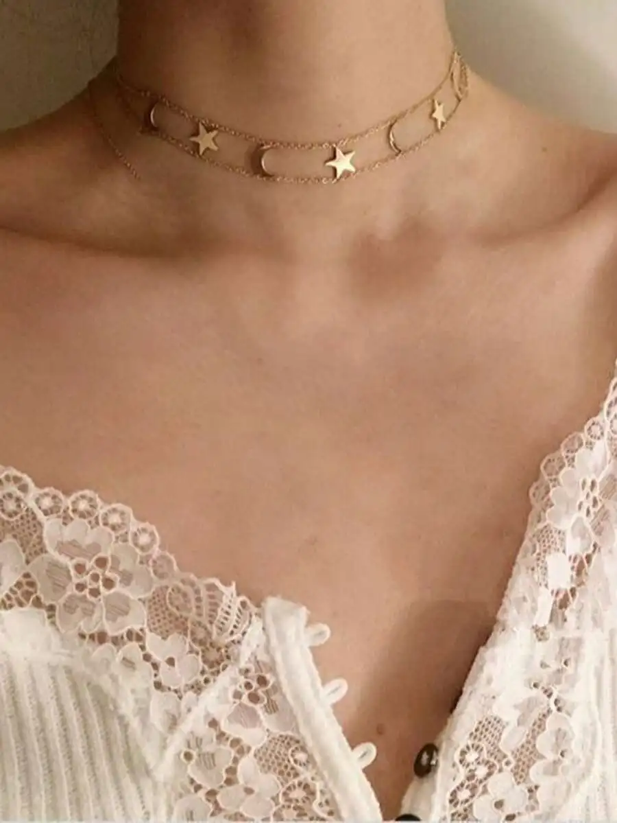 Nooxian 1 pieza Collar de doble capa con estrella y luna en tono dorado para mujer, Gargantilla de acero inoxidable con estrella y luna, para uso diario y apilable