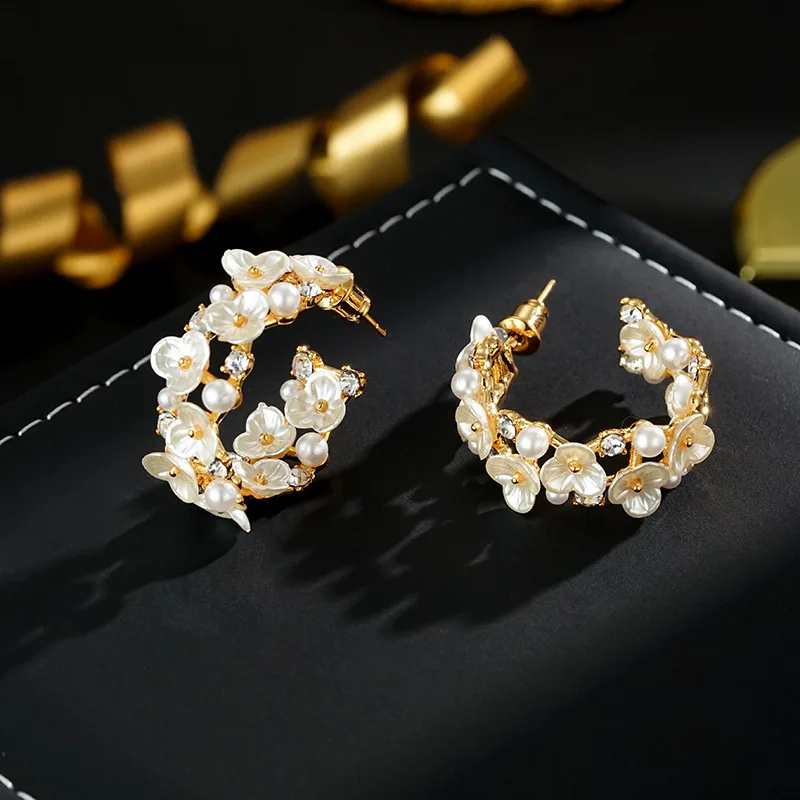 French light luxury niche flower fritillary earrings women's high-end exquisite stud earrings 2024 new popular temperament earri