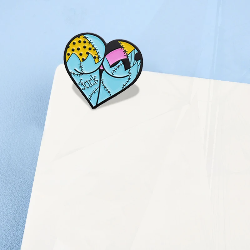 Cosplay Pines Lapel Badges Punk Gothic Jewelry Gift for Friends Halloween Sexy Butts Enamel Brooch Custom Heart Shaped