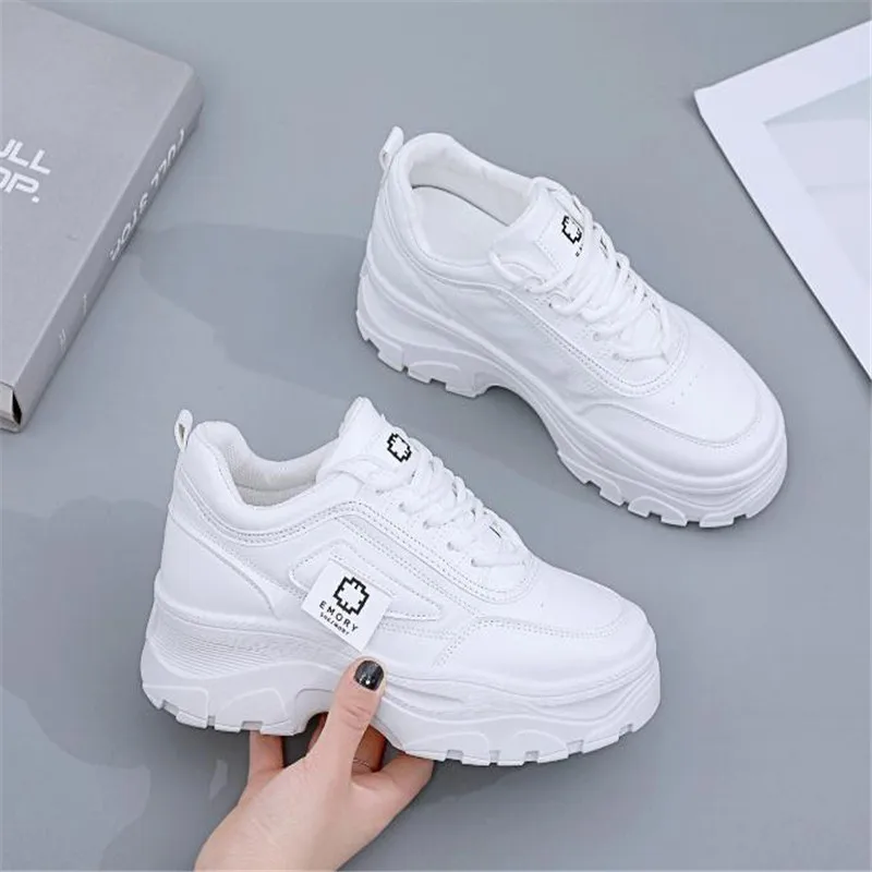 Sneakers grosse da donna scarpe Casual alla moda con lacci color caramella e piattaforma spessa a prova di altezza che aumentano le scarpe Casual