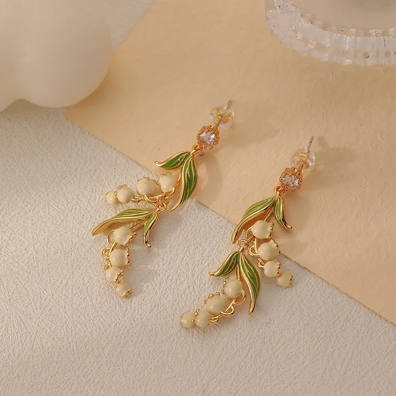 orecchini-pendenti-a-forma-di-mughetto-per-donne-stile-vintage-placcati-oro-con-smalto-orecchini-lunghi-con-decorazioni-in-strass-delicati-gioielli-alla-moda