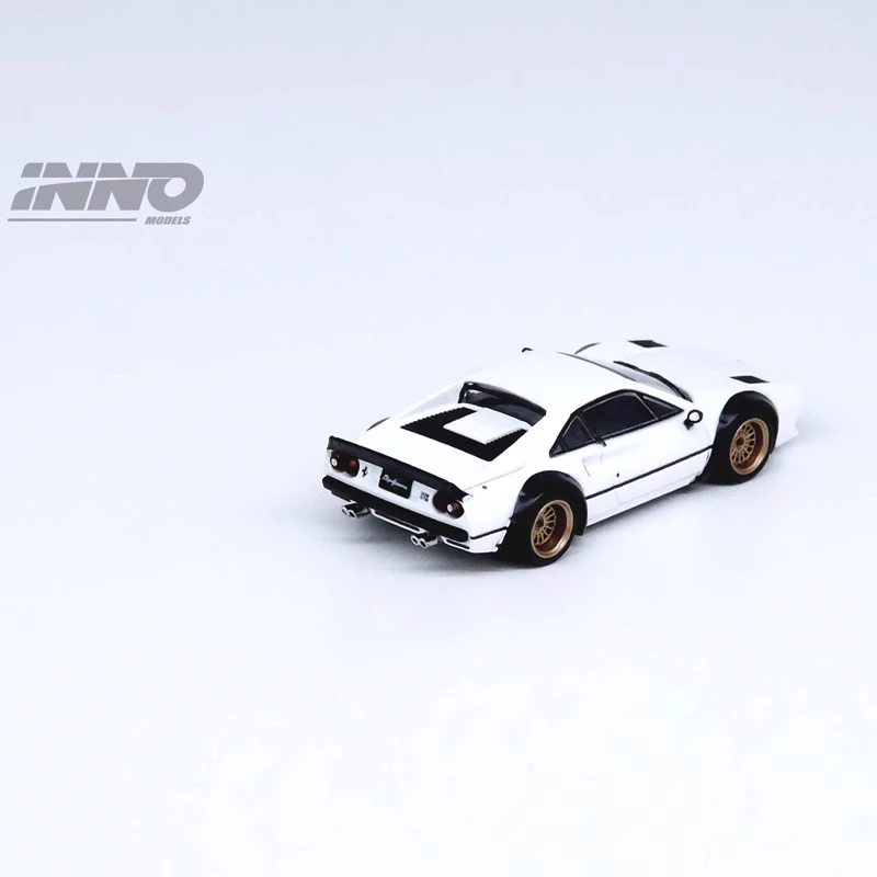 INNO64 MODELY 1:64 LBWK 308 GTB WhiteIN64-LBWK308-WHI odlewany stop model samochodu prezenty