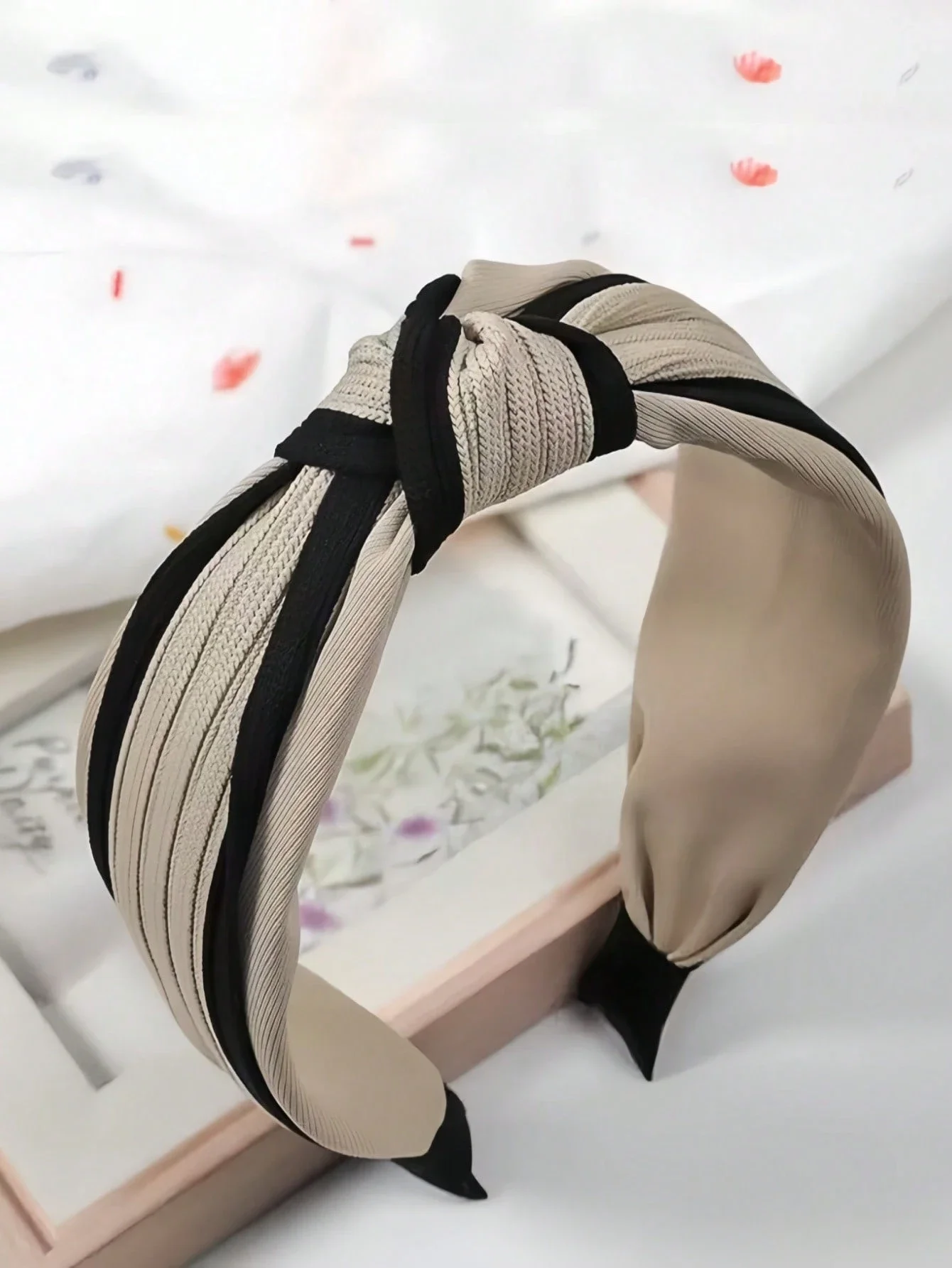 

Knotted Wide Striped Headband For Women Vintage Elegant Hair Accessory