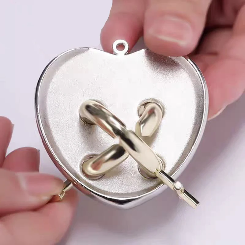 Metalowe łamigłówki edukacyjne zabawki w kształcie serca z motywem strzały Cupida, gry logiczne IQ, gry na rozwój umysłu dla dorosłych i dzieci.