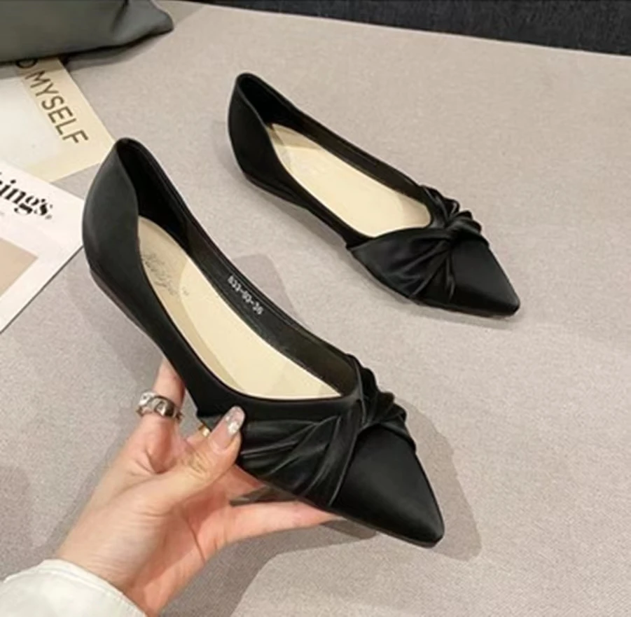 Scarpe singole francesi da donna 2023 nuovi appartamenti a punta con suola morbida Slip on mocassini bocca superficiale Summer Lady Flats nero Beige