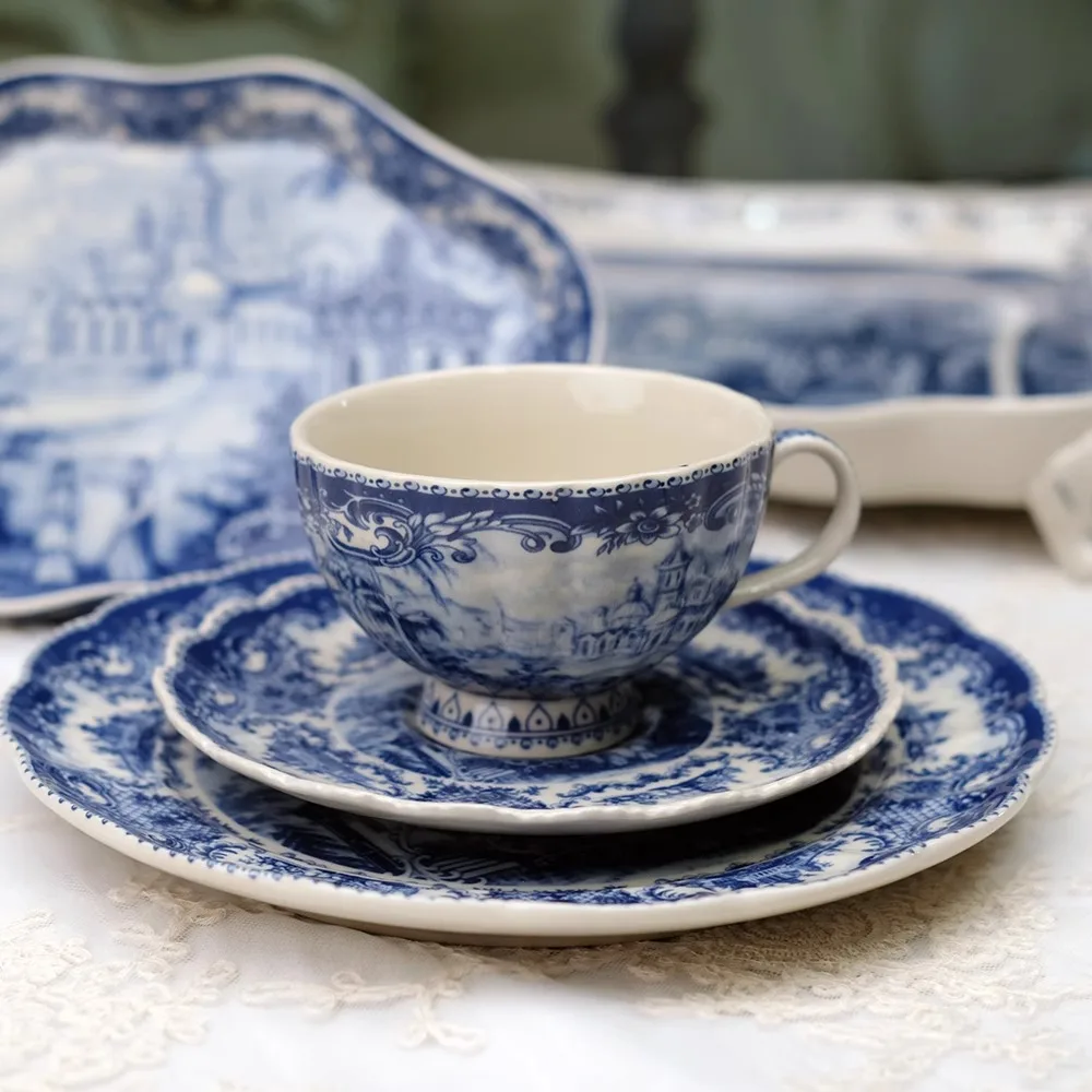 

Уровень коллекции: знаменитые европейские картины, синие редкие ценные фигурки, керамические тарелки, горшки, чашки и тарелки.