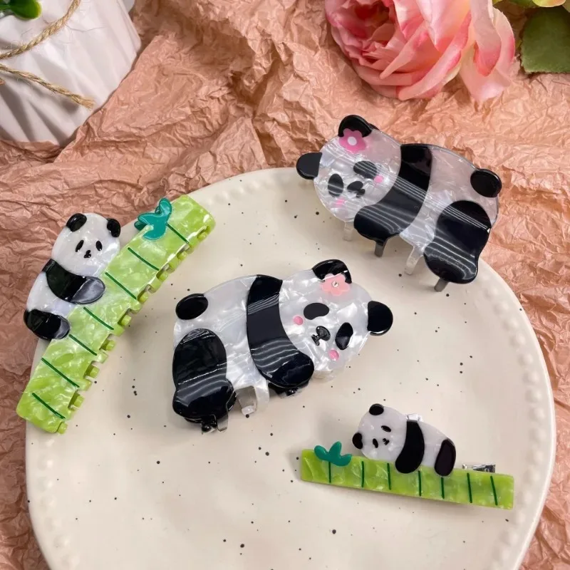 New Cute Animal Panda Hair Claw Clip National Treasure Panda Eating Bamboo Hair Clip Duckbill Clip Akcesoria do włosów dla kobiet