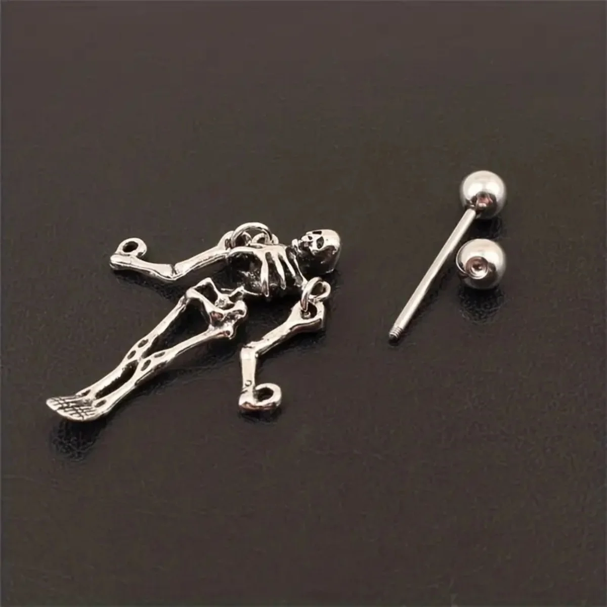 1PC Halloween Metall Schädel Ohrringe Vintage Punk Barbell Durchbohrt Skelett Tropfen Ohrring Gothic Party Schmuck Geschenk Für Frauen männer