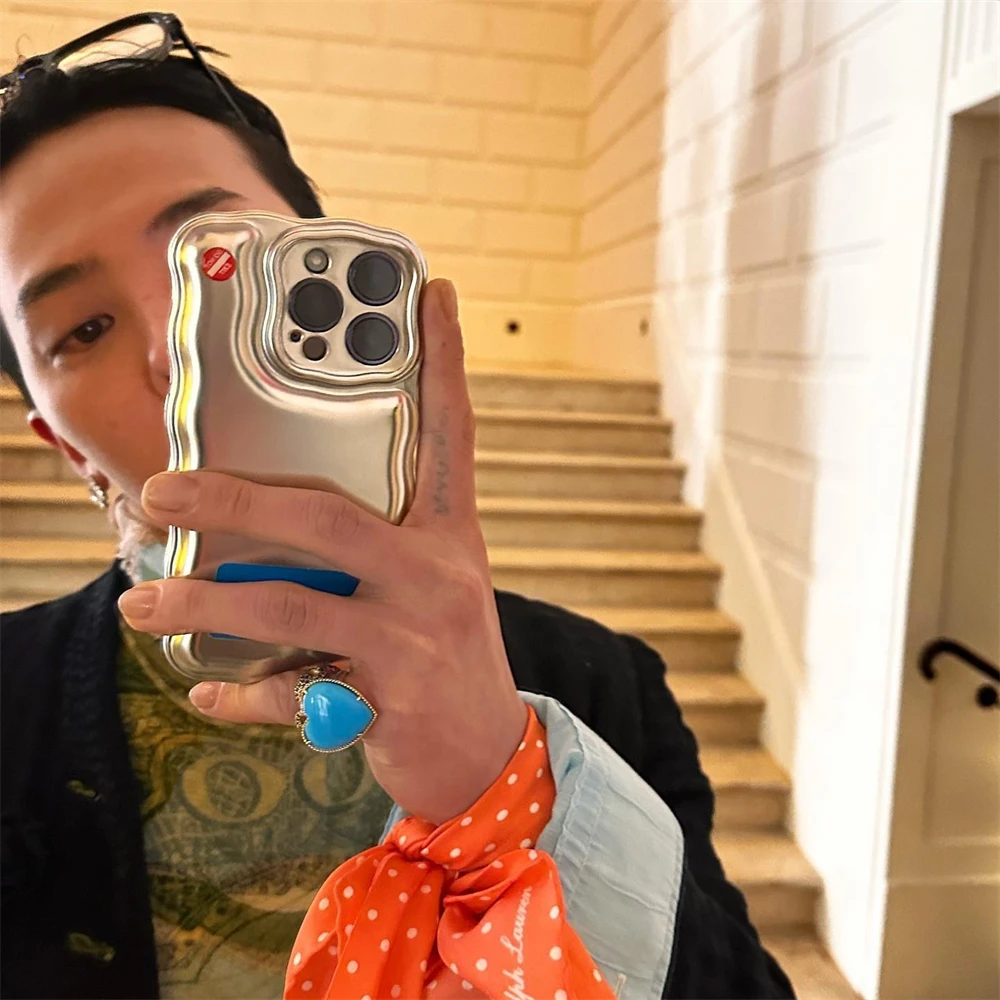 INS Korea Celebrity GD Plating Wavy Frame Stickers Phone Case For iPhone 15 14 13 12 11 Pro Max Plus X XR XS Camera Protection