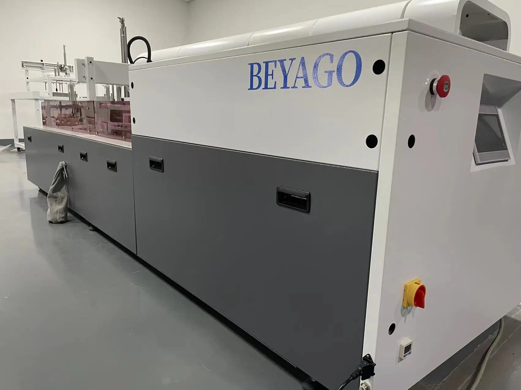 Clothes T-shirt Automatic Folding and Packing Machine/Clothes Apparel Folding Bagging Machine