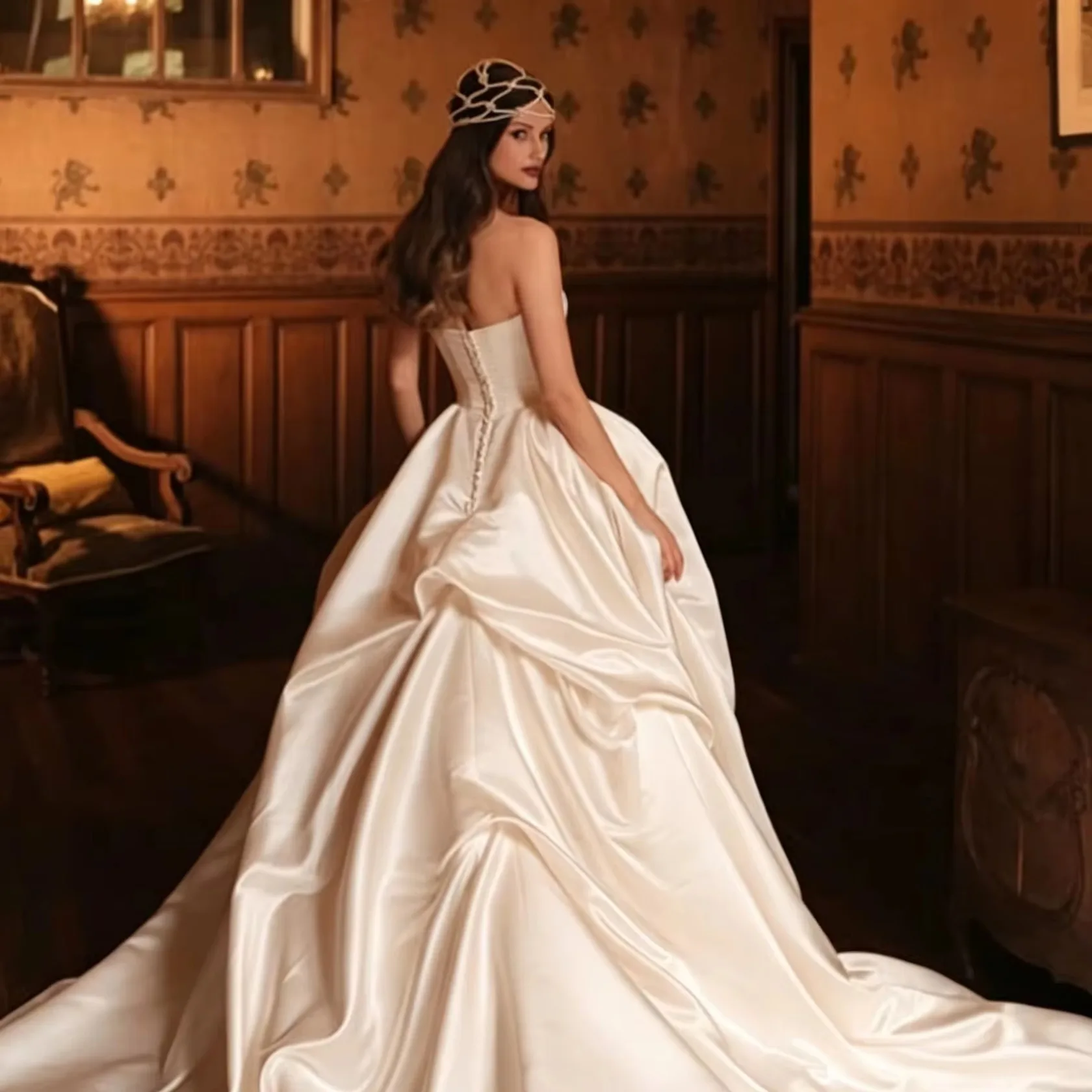 Dream Satin Wedding Dress Strapless Ball Gown with Huge Court Train Ruched Elegant Formal Wedding Ceremony Party Dress for Bride