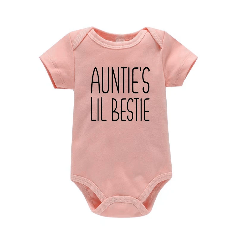 بدلة أطفال مطبوعة بأحرف مضحكة من Auntie's Lil Bestie كاجوال للأطفال الرضع بأكمام قصيرة رومبير لحديثي الولادة
