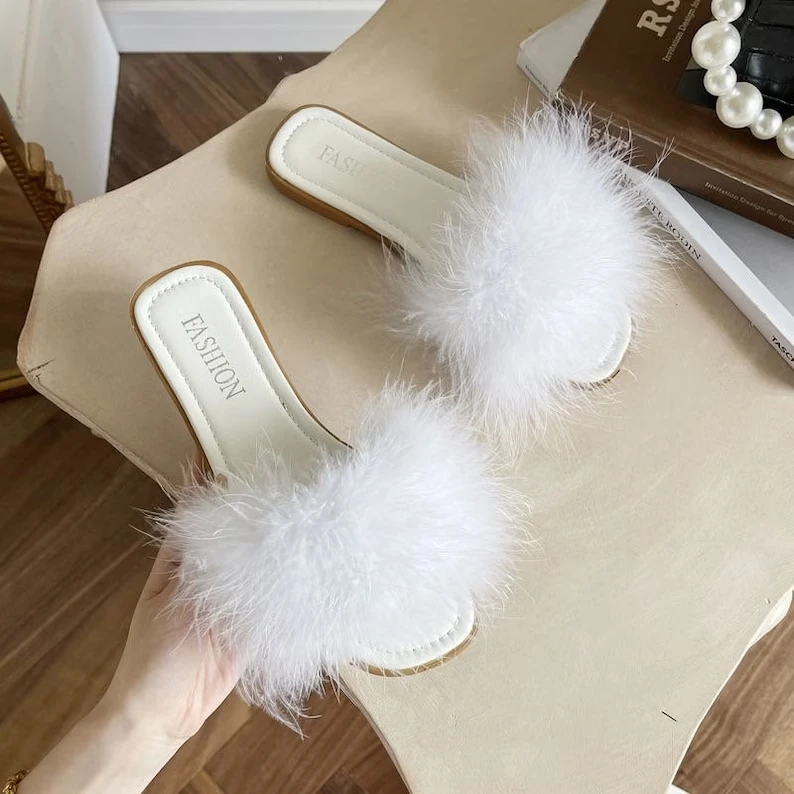 Fluffy Bride or Bridesmaid Slippers | Custom Bridal Fur slippers as Bridesmaid Gifts Proposal | Wedding Slippers for Bridal Show