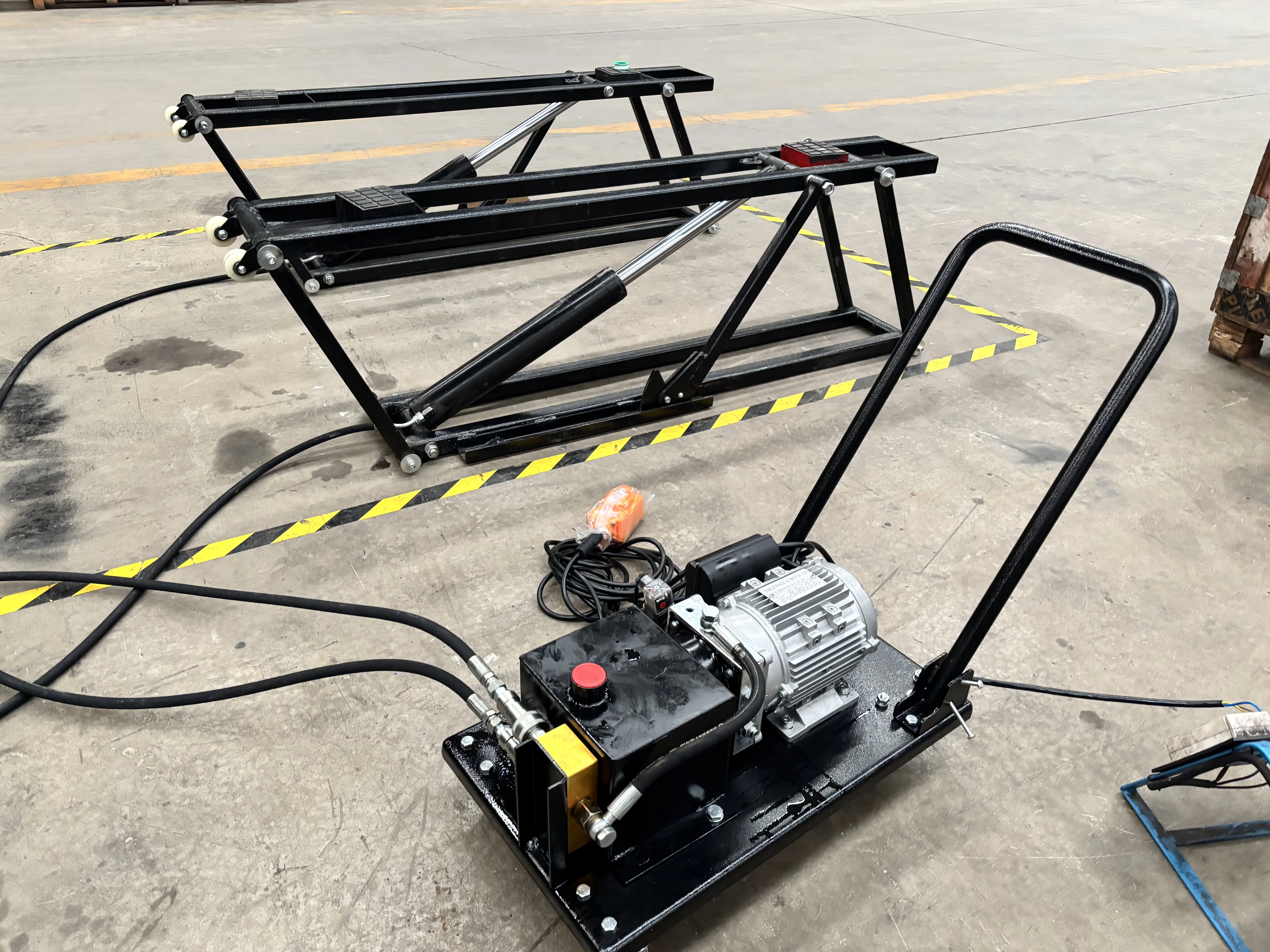 3T Portable MINI Scissor Car Lifter Mobile Quick Jack Lift with 3000kg Capacity & 550mm Lift Height Model MJ-BXXJ-3225