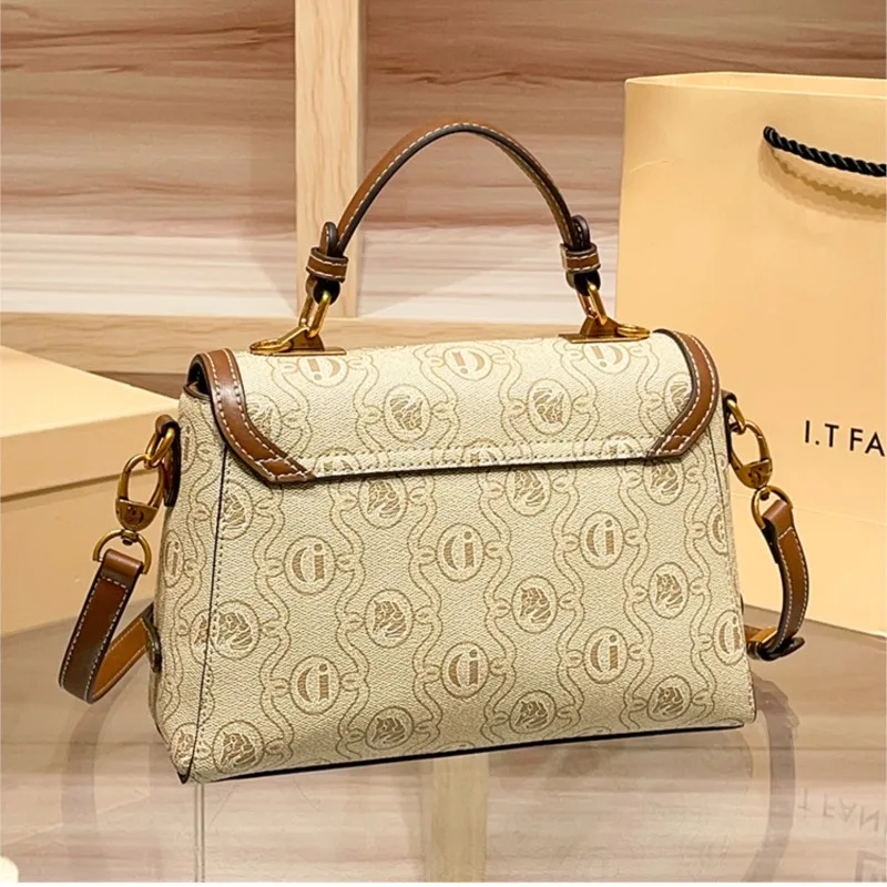Light luxury brand women's bag 2026 new high-end single shoulder diagonal niche design shoulder bag hand-held small square bag