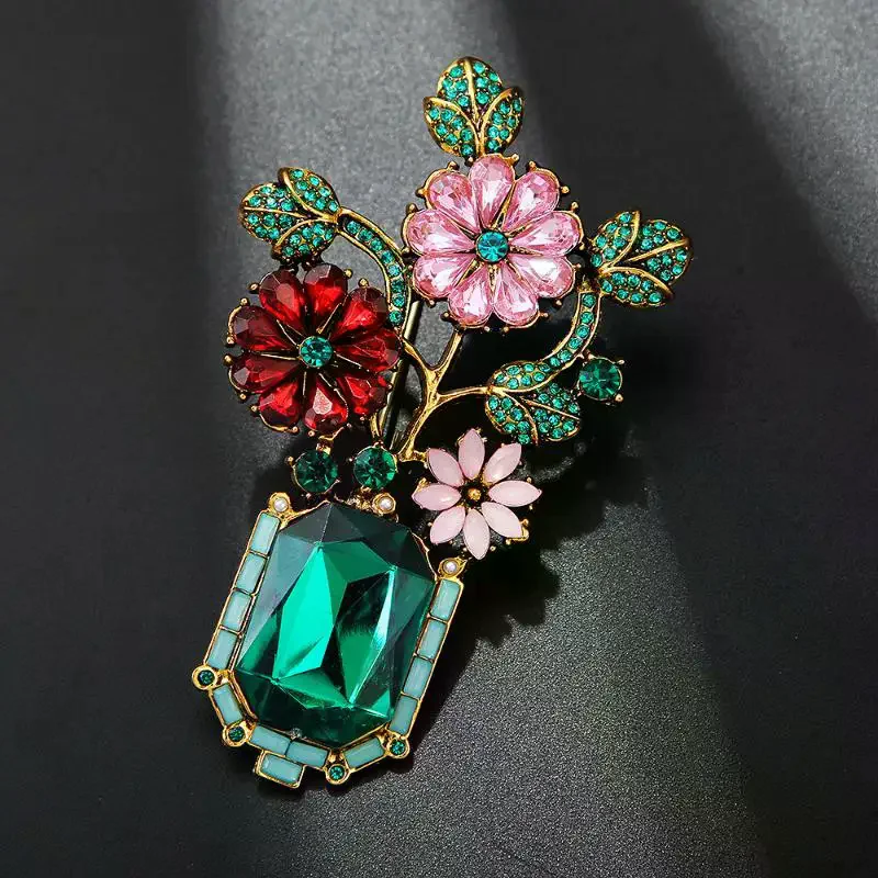 Vintage Fashion Patterns - Elegant Vintage Emerald Crystal Vase Brooch