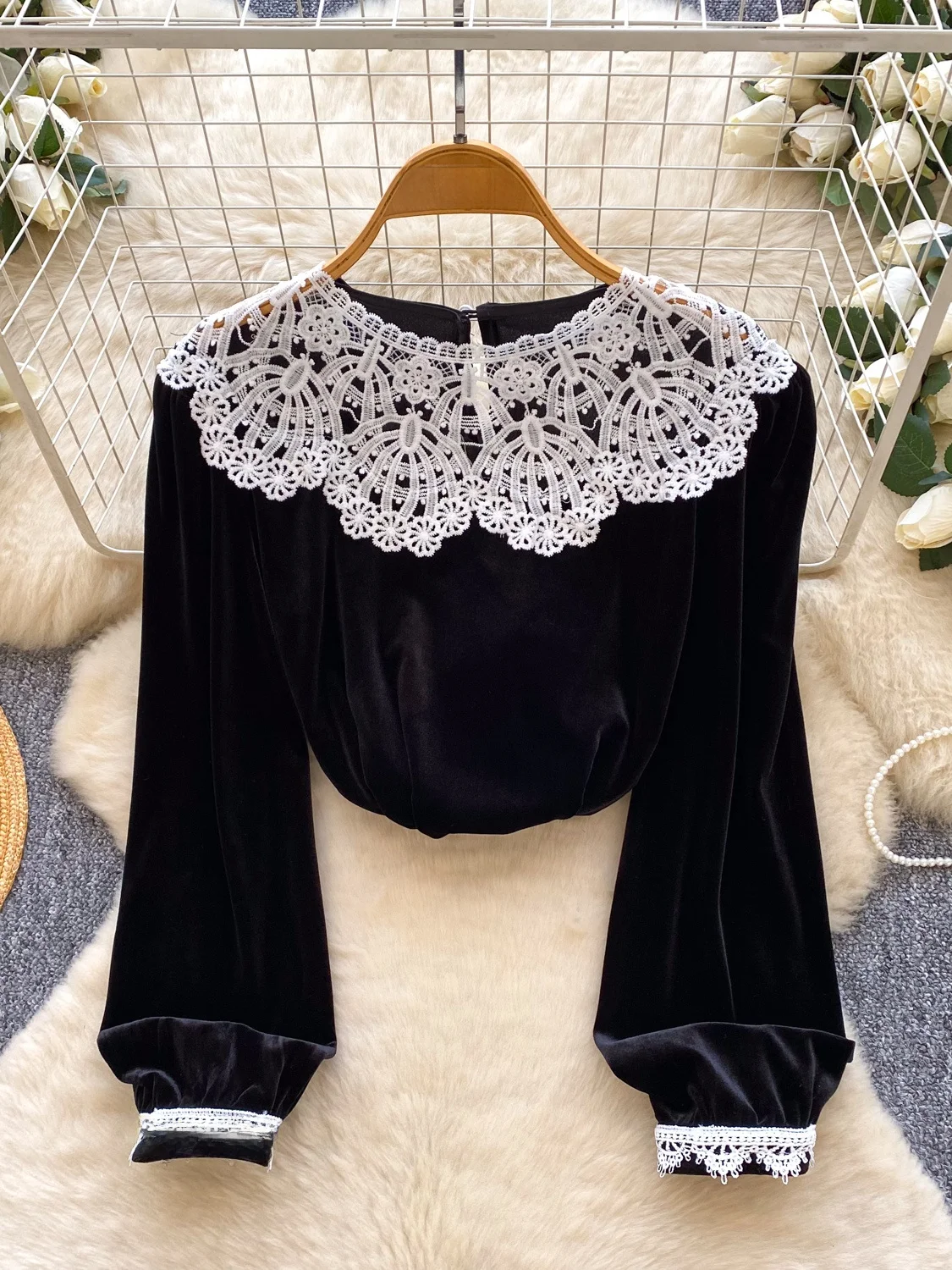 レトロなレーストリムベルベットパッチワークロングスリーブレディースirtデザインスリムトップ韓国sle通勤ファイオン夏服