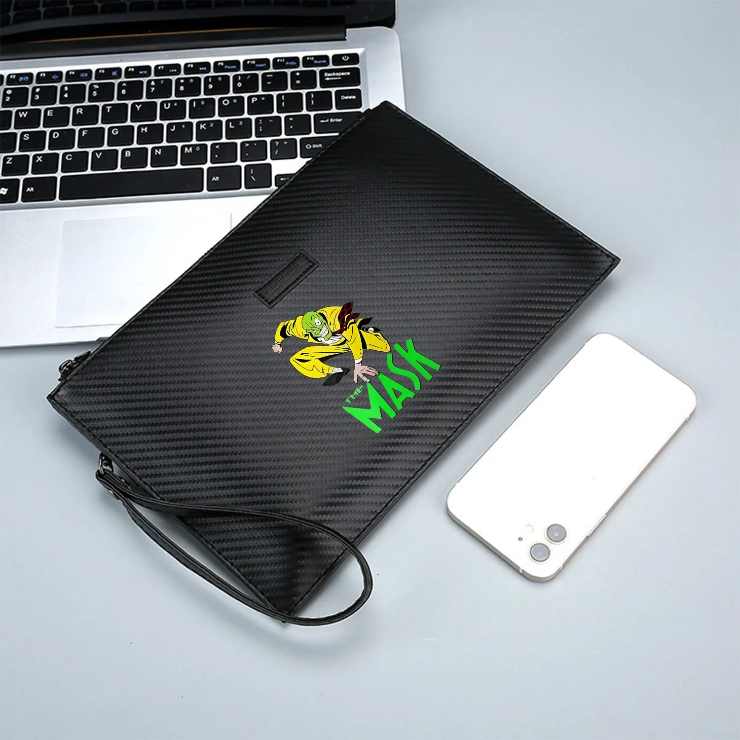 قناع شخصية كرتونية خضراء بدلة صفراء أنيقة مطبوعة من البولي يوريثان حقيبة يد رجالية عصرية وعملية للحمل اليومي