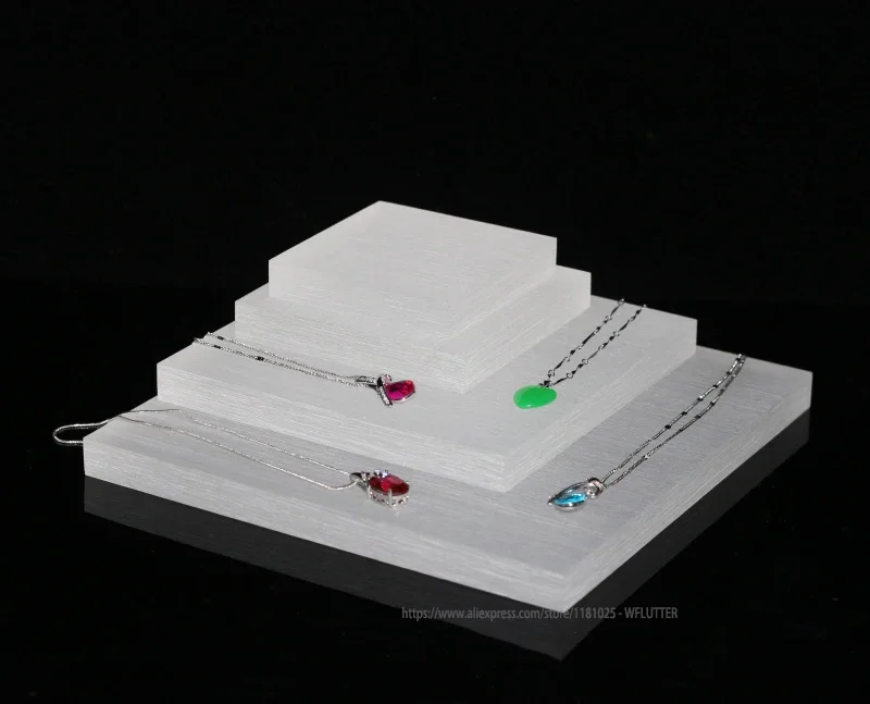 Linea di disegno bianca personalizzata Vassoio quadrato in acrilico Porta gioielli Espositore per bracciale Collana Orologio Anello Orecchino Rack