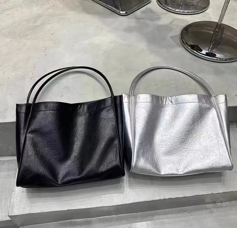 Borsa tote estiva nuova in morbida pelle di grande capacità Faionable Borsa da pendolare singola in argento coreano per donna