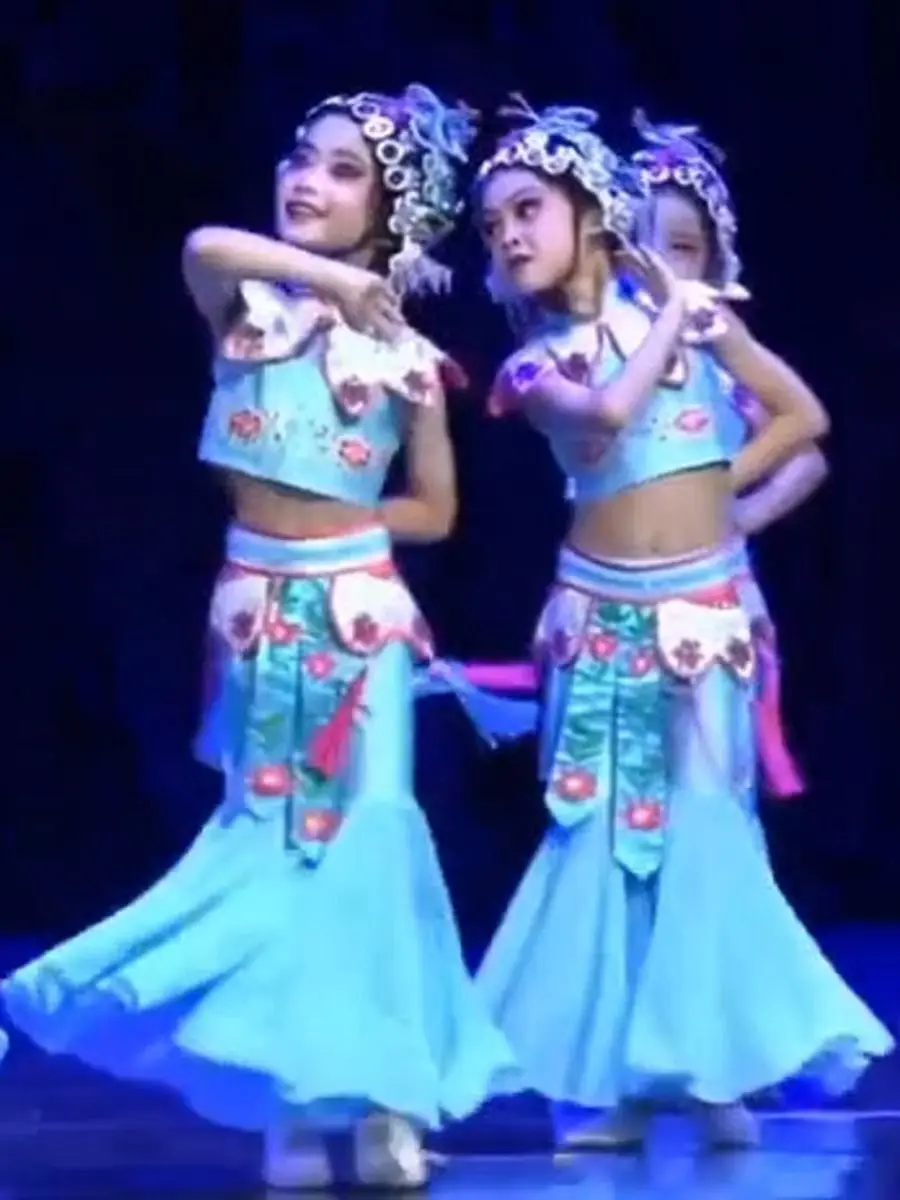 زي رقص العظام من Xiaoxi، زي أداء Huadan الجميل، زي أداء أوبرا بكين للأطفال، فستان أوبرا للأطفال