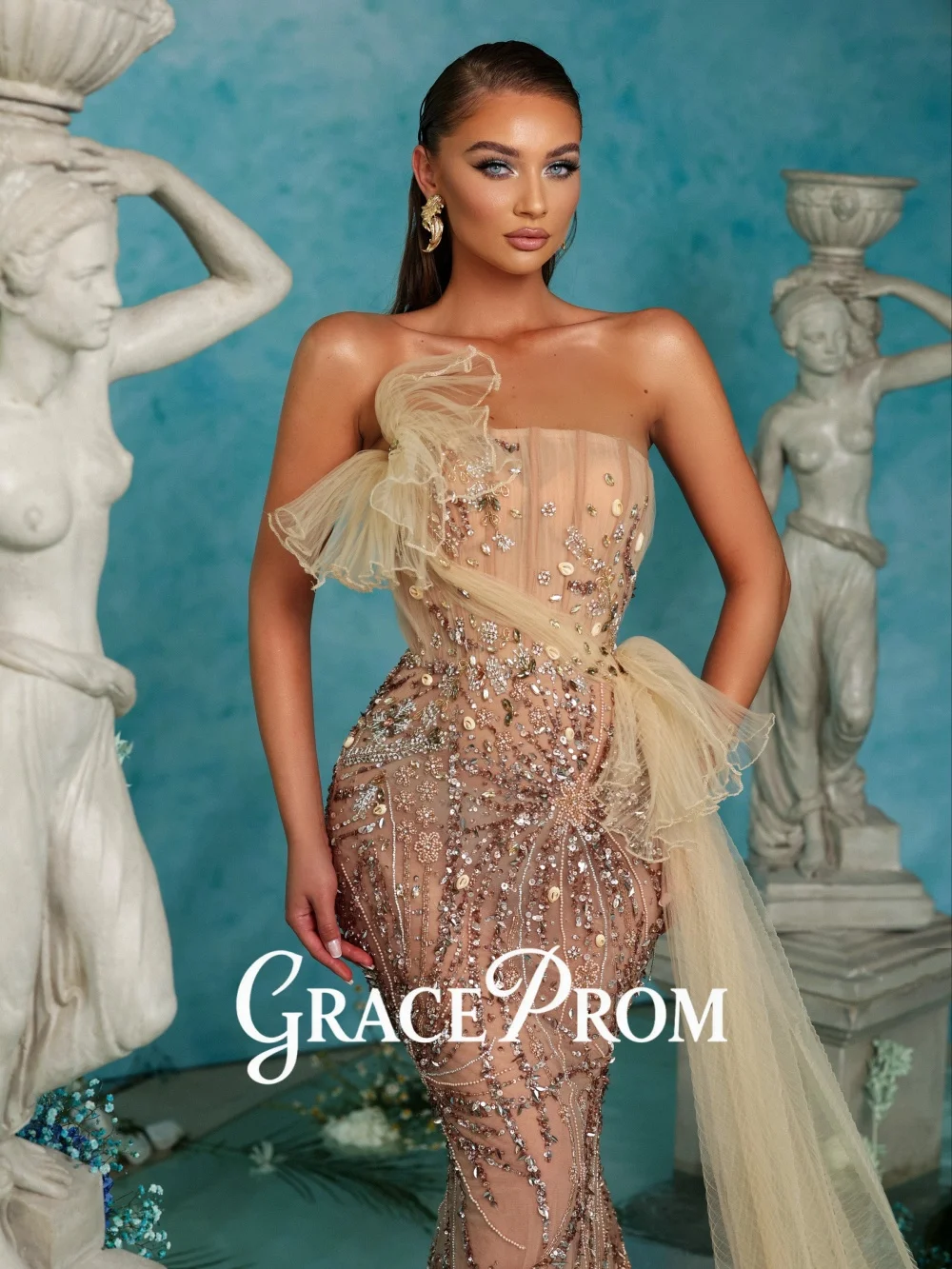 

Glamorous Champagne Rhinestone Tulle Evening Dress Elegant Strapless Sequined Prom Dress Luxury Crystal-Encrusted Choker Carpet