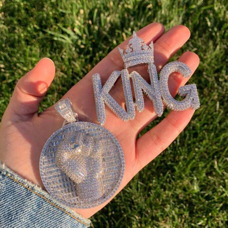 

2024 Hip Hop Iced Out Bling Full Paved Cubic Zirconia Cz Crown Shaped KING Letters Pendant Necklaces Fashion Jewelry For Men Boy