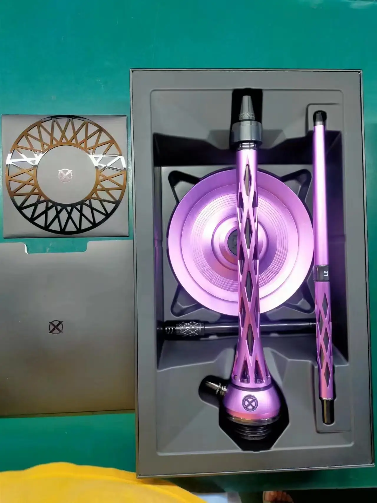 โรงงานรับผลิตบุหรี่ไฟฟ้าแบบสั่งทำพิเศษ รุ่นหรูหรา พรีเมียม ทำจากสแตนเลสคุณภาพสูง ดีไซน์ใบมีด รุ่น One M สีเขียวทอง บุหรี่ไฟฟ้าแบบรัสเซีย