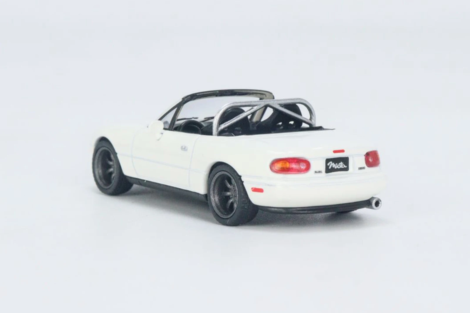 GT 1:64 Scale Diecast Alloy Mazda Miata MX-5 (NA) Convertible Sports Car Model Classic Adult Toy Gift Souvenir Static Display