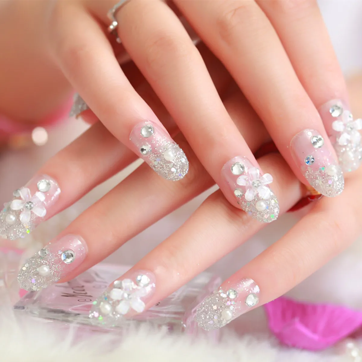 White Small Flower Fake Nails Nail Tips Set Easy Apply Self-Adhesive Removable Nail Art Decals for Christmas Halloween Party