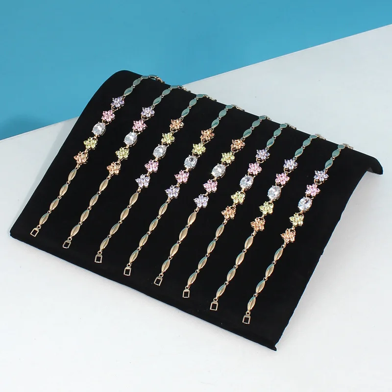 

An S-shaped elegant plush necklace and bracelet display stand, accessory hanger, jewelry display and storage necklace board, jew