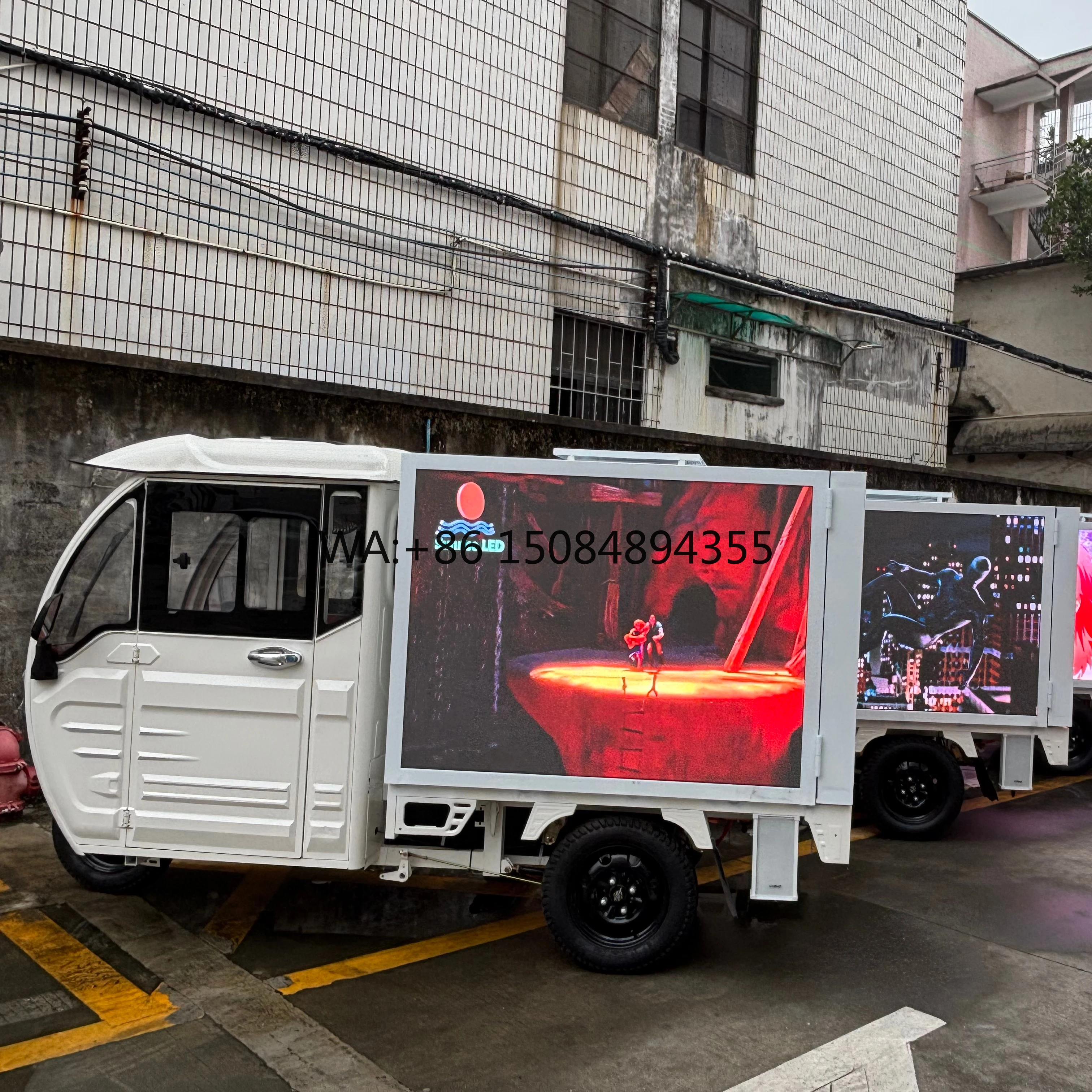 

New Designed Mini Truck High Brightness 6500cd Led Billboard P2.5 High pixel Density Scooter Led Display