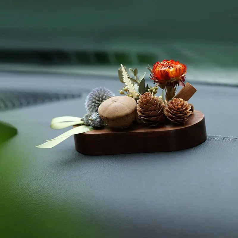 Car handmade dried flower aromatherapy diffuser advanced sense center console decoration car interior pine cone cinnamon fortune