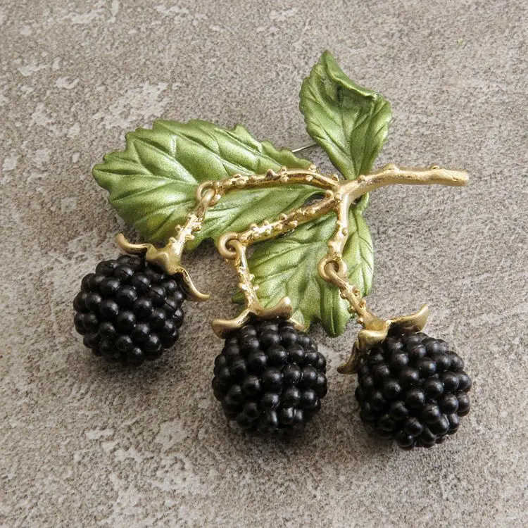 New Lovely Fashion Enamel Raspberry Blackberry Brooches For Women Trendy Fruits Alloy Pin Jewelry Party Office Decor Unisex Gift