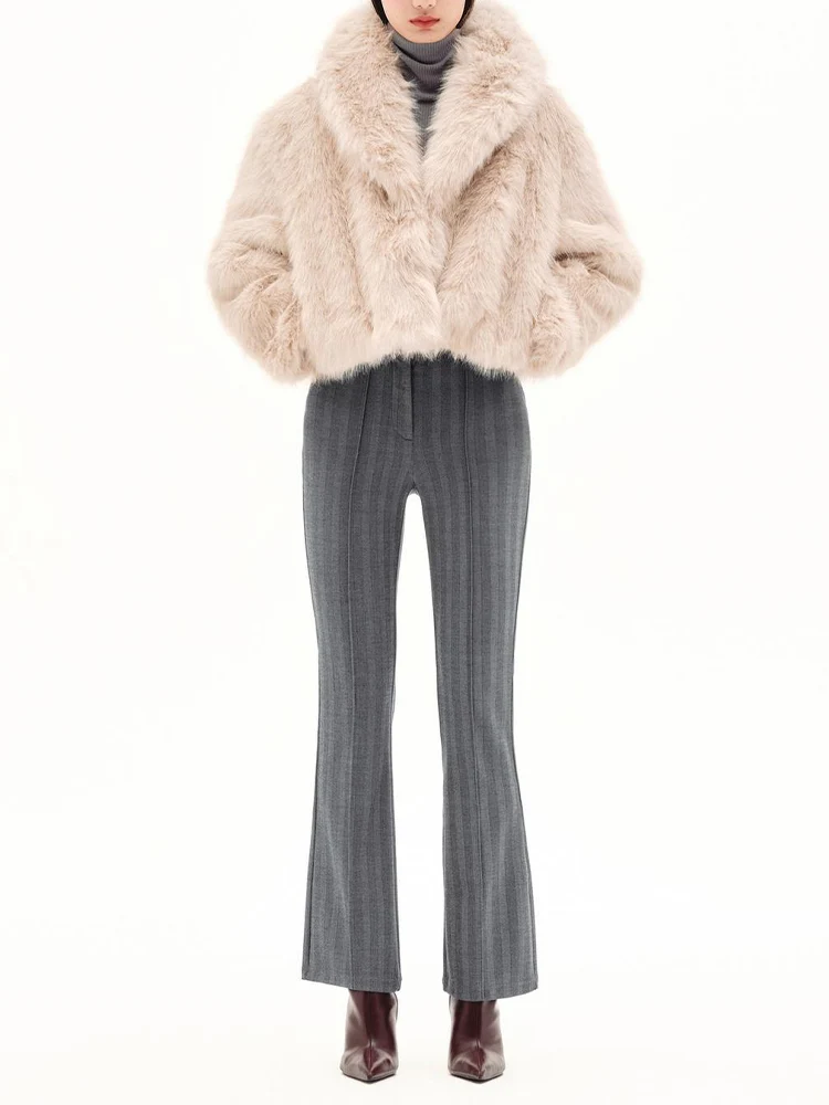 

European-style new women's fashion, versatile and elegant, solid color short jacket with a faux fur collar.