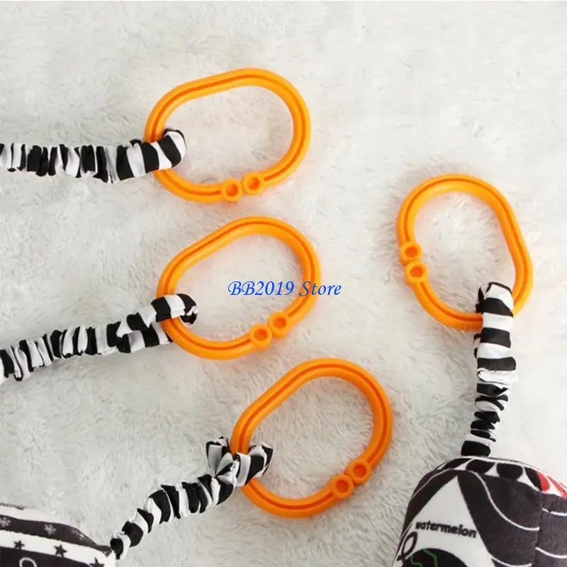 Q0kbビジュアル開発車ハングハンギングプラッシュトレーニングおもちゃ、幾何学的なガラガラ感覚黒と白の車のための玩具のためのおもちゃ