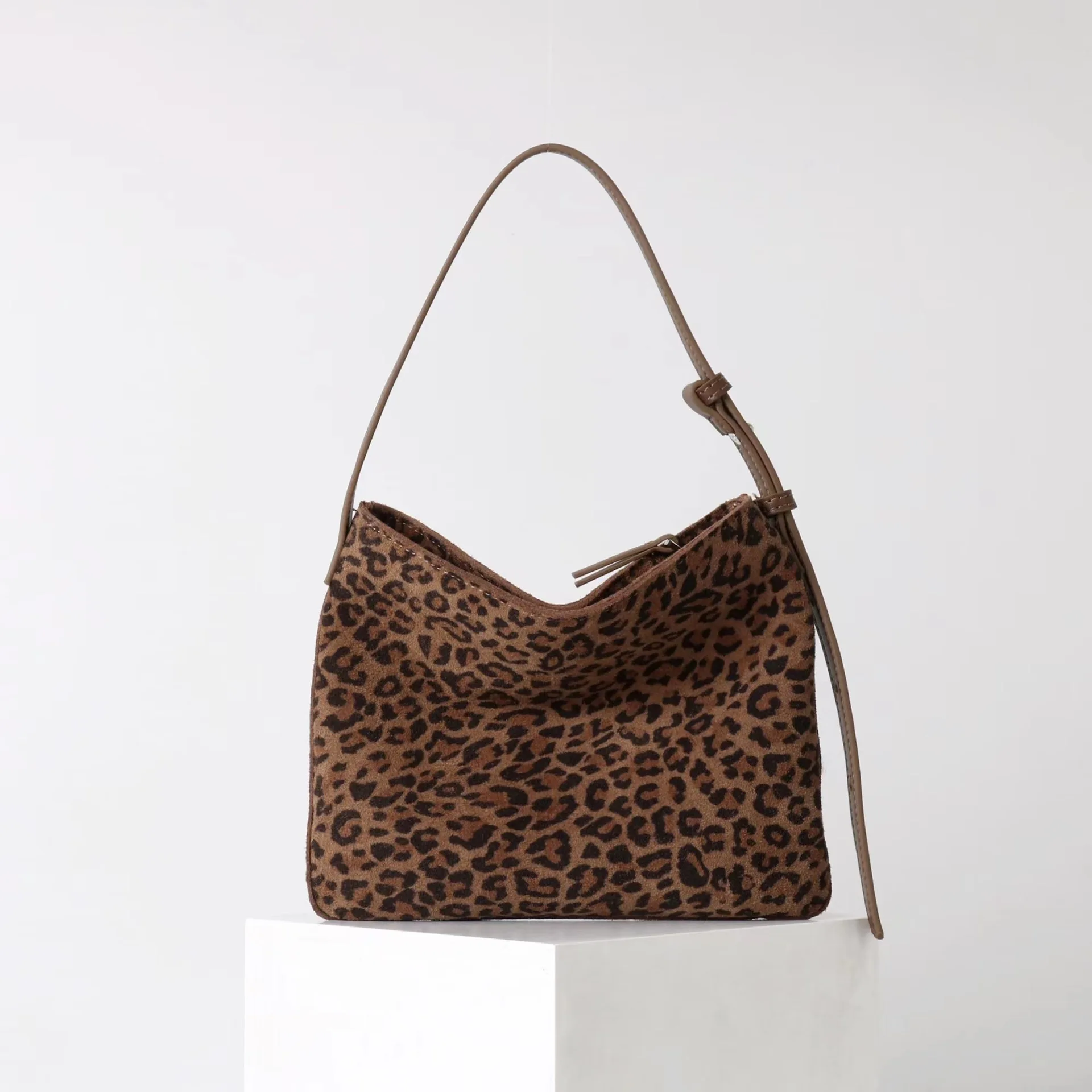 

Leopard suede women's tote bag 2025 autumn new design fashion frosted cowhide leather one-shoulder crossbody bag vintage handbag