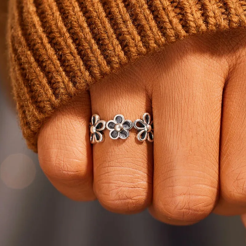 New European and American Retro Small Flower Ring, Women's Countryside Fresh Flower Ring, High end Popular Daily Accessories