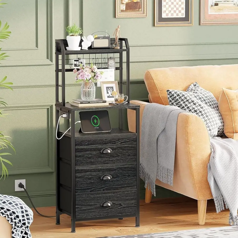 منضدة طويلة بطول 44 بوصة مع قاعدة شحن، طاولة بجانب السرير مضاءة بإضاءة LED، طاولة نهاية للتخزين بثلاثة أدراج، حامل ليلي لغرفة النوم مع P