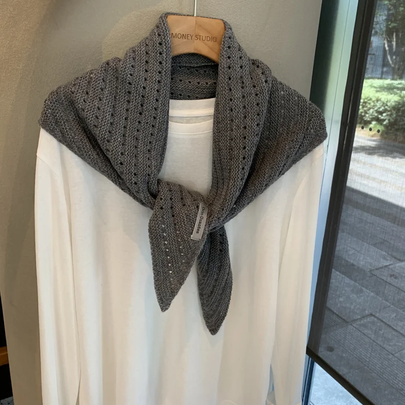 

Женский треугольный шарф на весну, осень и зиму, декоративная ажурная шаль с вертикальными полосками, элегантный теплый шарф для шеи, маленький размер.