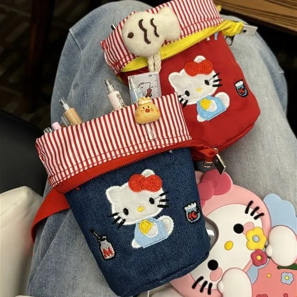 Simpatica borsa in tessuto Hello Kitty Astuccio per matite in denim Kt Cat Borsa per cosmetici Borsa per cancelleria per studentesse di grande capacità