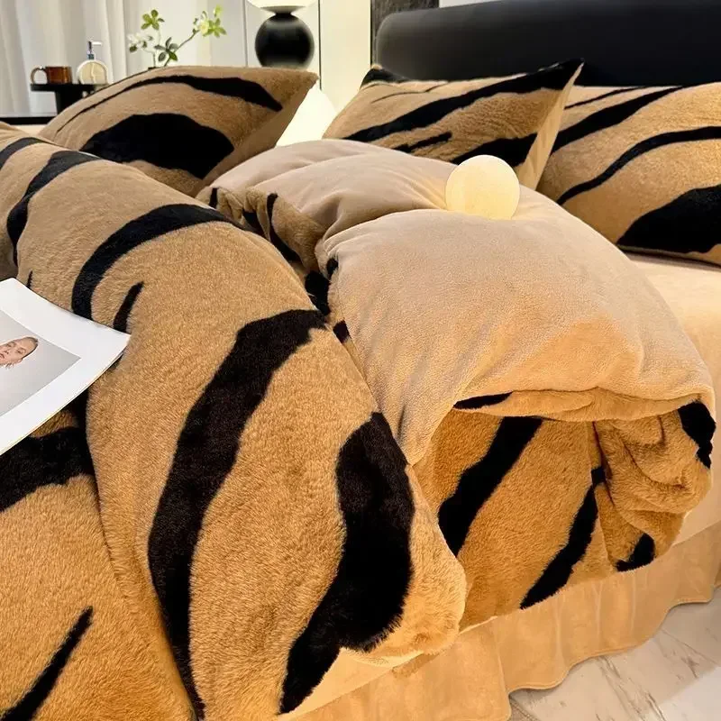 Thick Plush Anti-static Super Warm Milk Velvet Bed Four Piece Set Warm Zebra Print Double-sided Velvet Duvet Cover Beds Sheet
