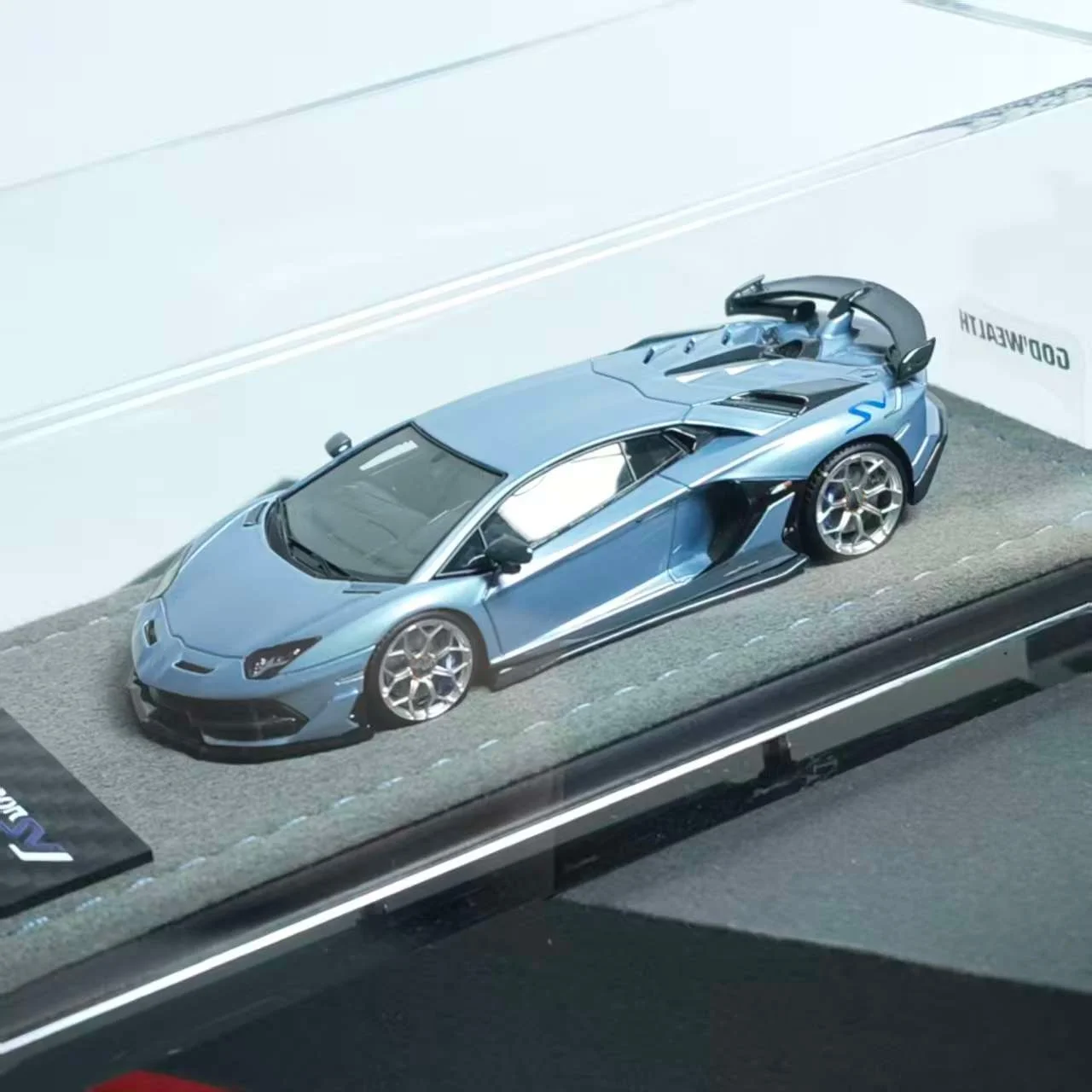 God'Wealth GW 1:64 SVJ 63 Sky-Blue إصدار محدود من الراتنج مجموعة نماذج السيارة هدية
