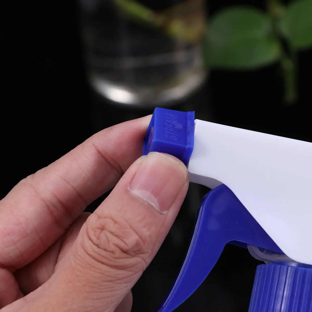 

4pcs 500ml Plastic Spray Bottles Leak Proof Adjustable Nozzle Stream Mist Hair Water Plant Oil Cleaning Chemical Resistant Thick