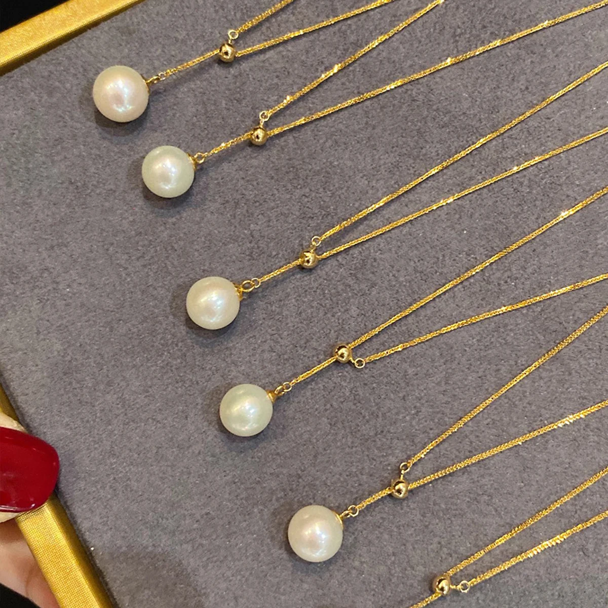 

Pure silver s925 necklace Fashionable and luxurious pearl necklace pendant design with high-end and versatile temperament